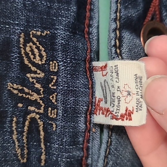 Early 2000s silver jeans capris - Picture 4 of 5